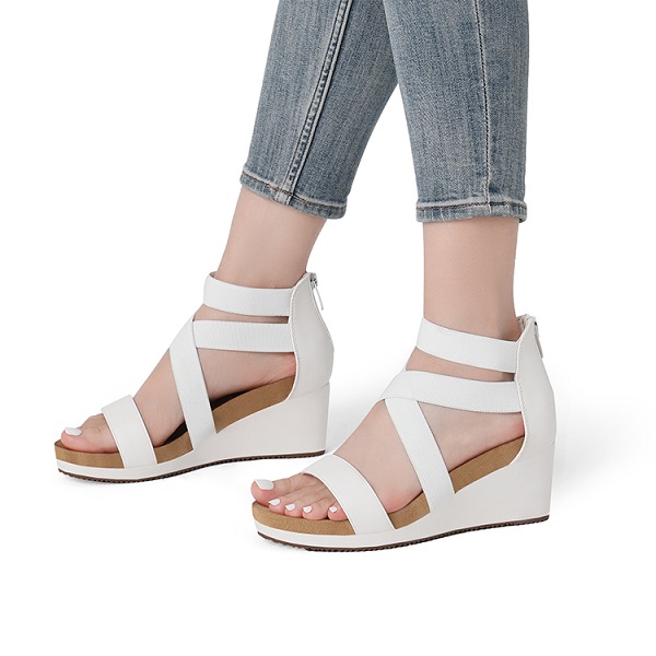 9 Most Comfortable White Sandals For Summer Look