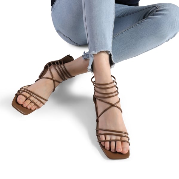 10 Best Sandals with Jeans For Women to Acquire a Winning Combination