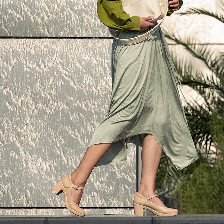 skirt what shoes to wear with midi dress 7 of the Best Shoes to Wear With Midi Skirts