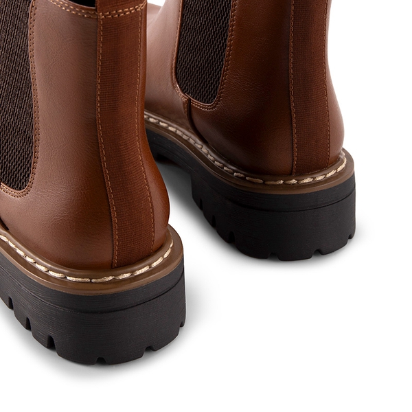 Lug Sole Chelsea Boots - BROWN - 6