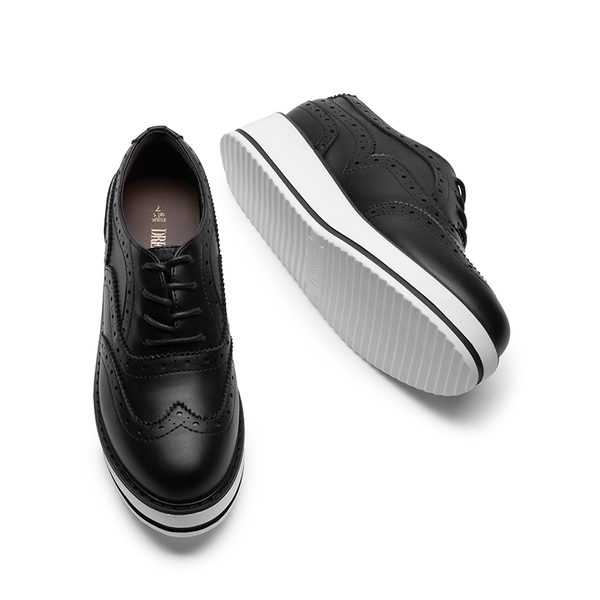 Women’s Wingtip Oxford Sneakers - BLACK-PU - 7
