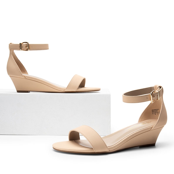 Wide-Toe Ankle Strap Low Wedge Sandals - NUDE - 4