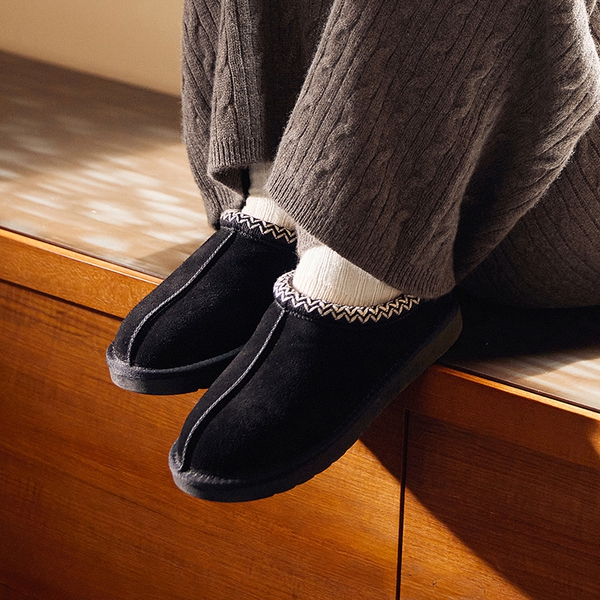 [FuzzyEasy Women's Slip-on] Embroidered Suede Fuzzy Cozy Slippers - BLACK - 7