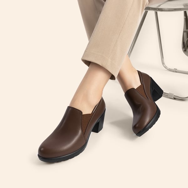 Comfortable Round Toe Block Heel Pumps - DARK BROWN - 7