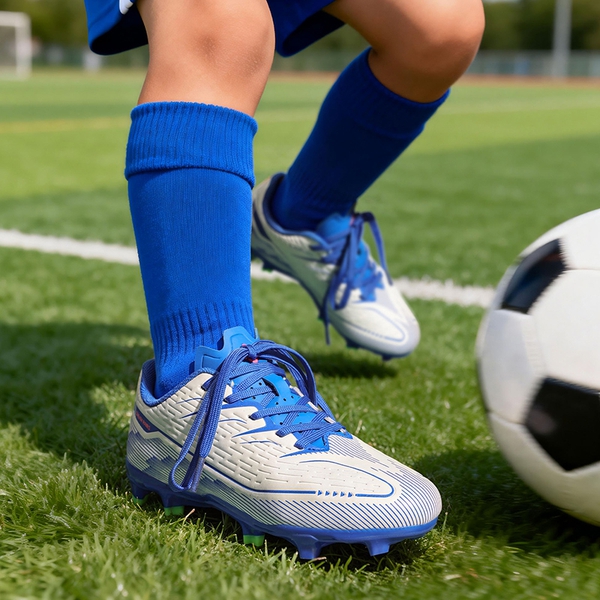 Lightweight Three-Zone Stud Kids' Soccer Cleats for Boys & Girls - WHITE/BLUE - 9