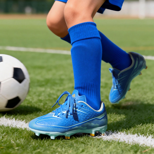 Lightweight Three-Zone Stud Kids' Soccer Cleats for Boys & Girls - BLUE - 9