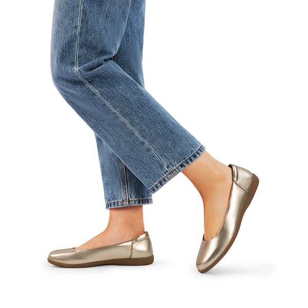 Comfortable Round Toe Ballet Flats - GOLD - 1