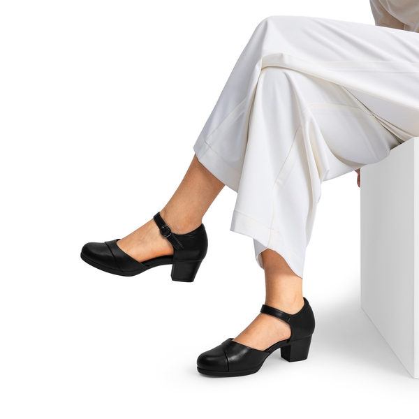 Comfortable Strap Low Block Heel Pumps - BLACK - 6