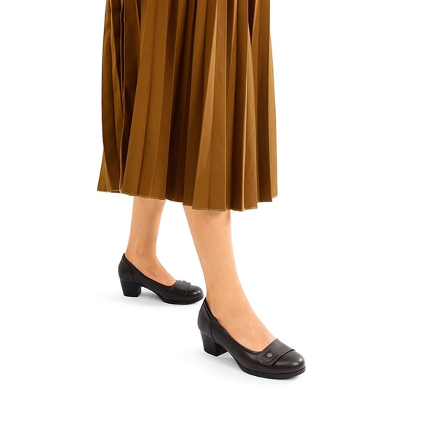 Comfortable Arch Support Slip On Pumps - BROWN - 6