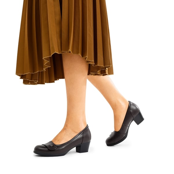 Comfortable Arch Support Slip On Pumps - BROWN - 4