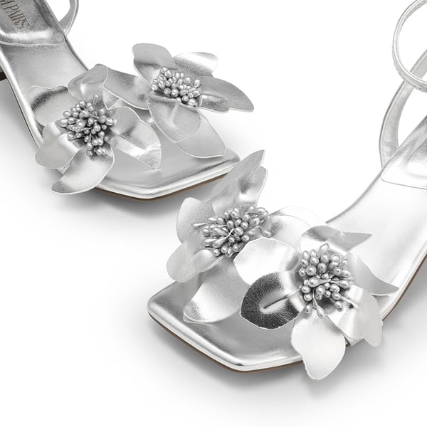 Flower Kitten Heel Sandals - SILVER-PU - 5